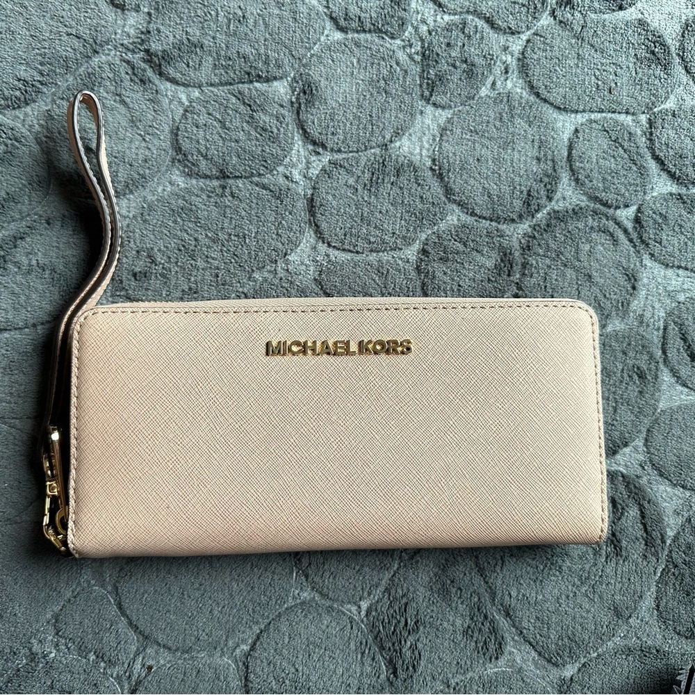 NWT Michael Kros Leather Continental Wristlet Wallet • Style # 32S5GTVE9L